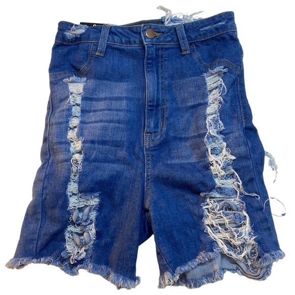 🆕Fashion Nova - Yes Now Distressed Bermuda Shorts - Picture 4 of 10